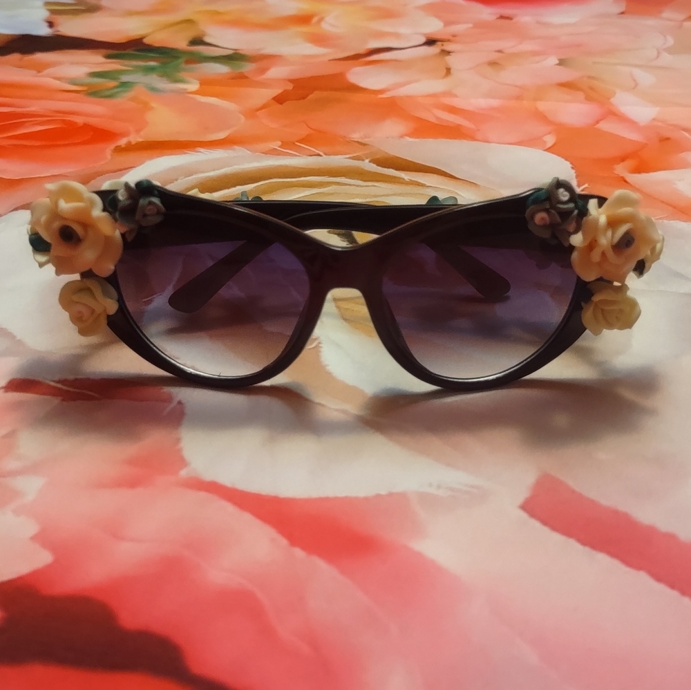 Black Cat Eye Sunglasses w/ Flower Appliques